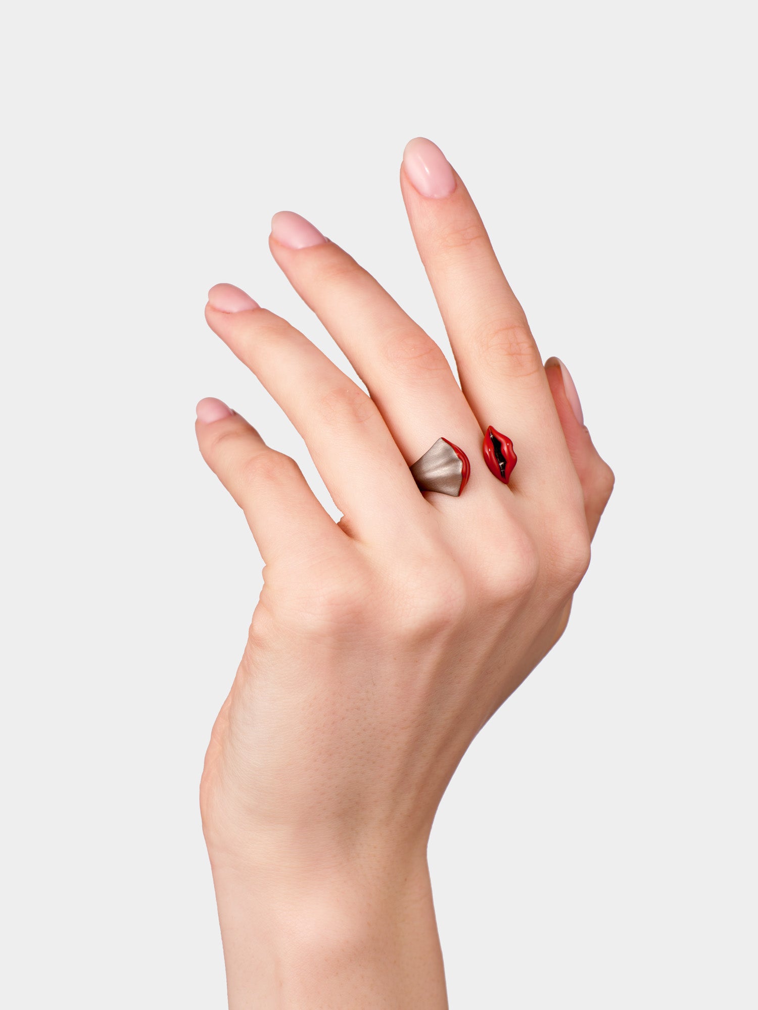 Black Kiss Ring Opaque Red